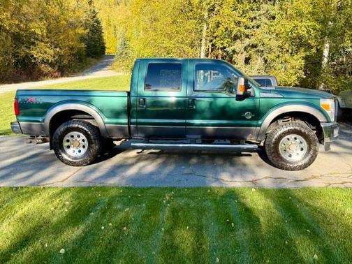 Green 2011 Ford F-250 Lariat