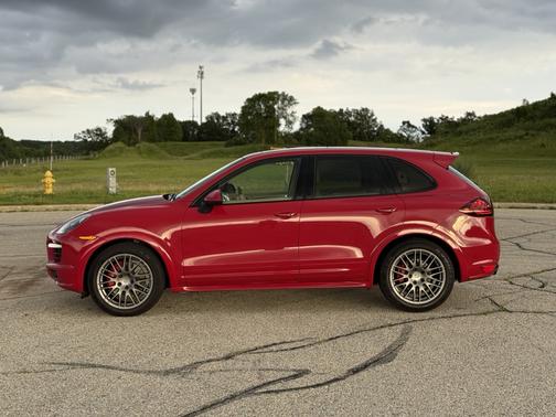 2013 Porsche Cayenne GTS