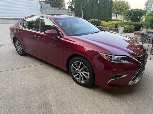 Red 2016 Lexus ES 300h Base