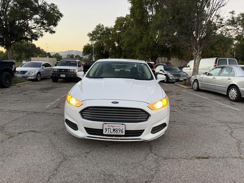 White 2014 Ford Fusion Hybrid SE