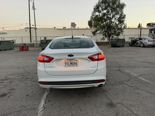 White 2014 Ford Fusion Hybrid SE