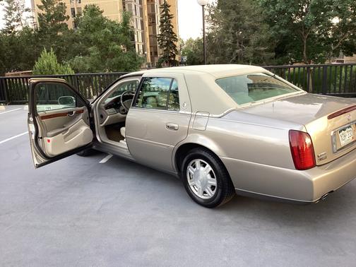 2004 Cadillac DeVille Base