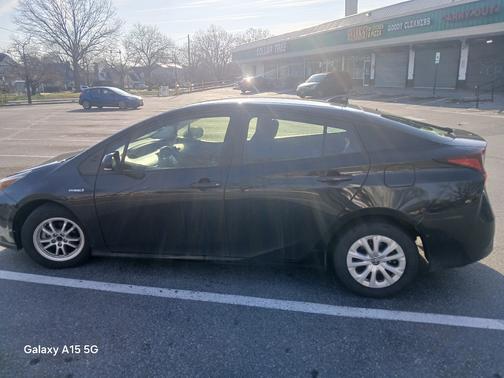 2021 Toyota Prius LE