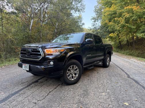 Black 2019 Toyota Tacoma SR5