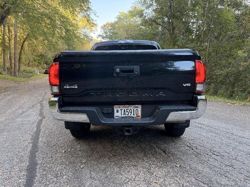 Black 2019 Toyota Tacoma SR5