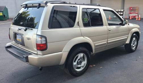 1999 INFINITI QX4 Base