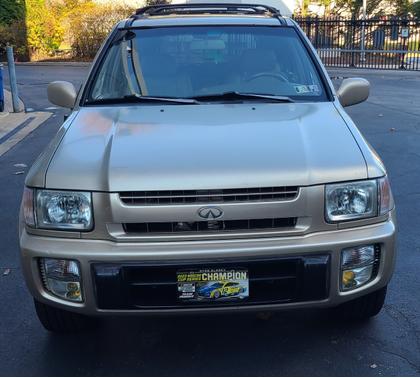 1999 INFINITI QX4 Base