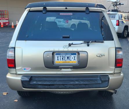 1999 INFINITI QX4 Base