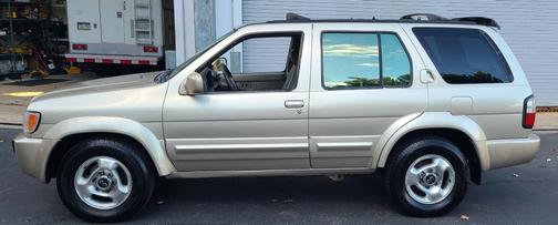 1999 INFINITI QX4 Base