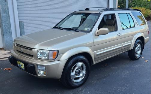 1999 INFINITI QX4 Base