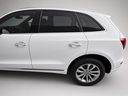 White 2016 Audi Q5 2.0T Premium Plus