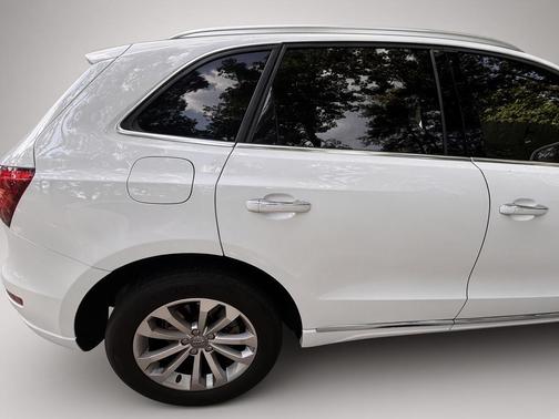 White 2016 Audi Q5 2.0T Premium Plus
