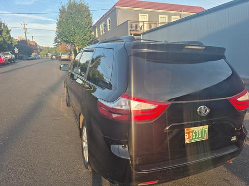 Black 2017 Toyota Sienna LE