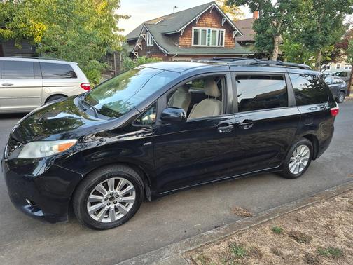 Black 2017 Toyota Sienna LE