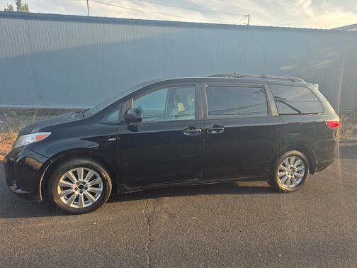 Black 2017 Toyota Sienna LE