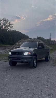 Gray 2002 Ford F-150 XLT SuperCrew