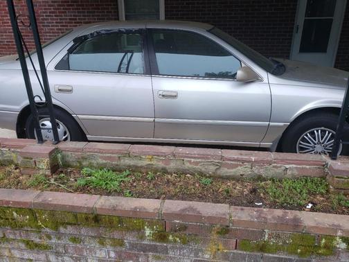 Beige 1999 Toyota Camry XLE