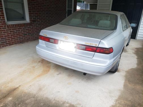 Beige 1999 Toyota Camry XLE