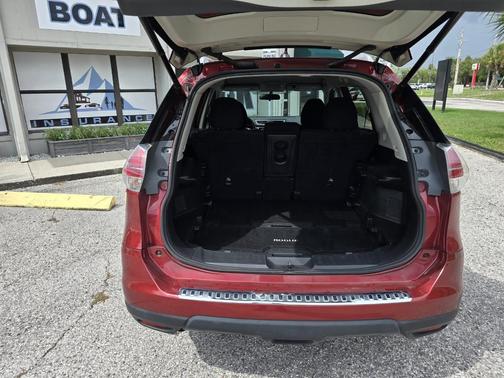 Red 2016 Nissan Rogue SV