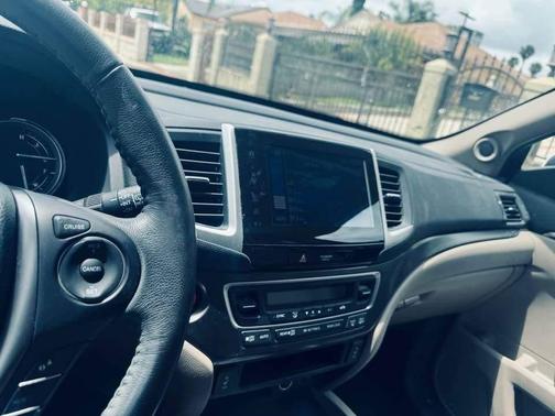 White 2017 Honda Pilot EX-L