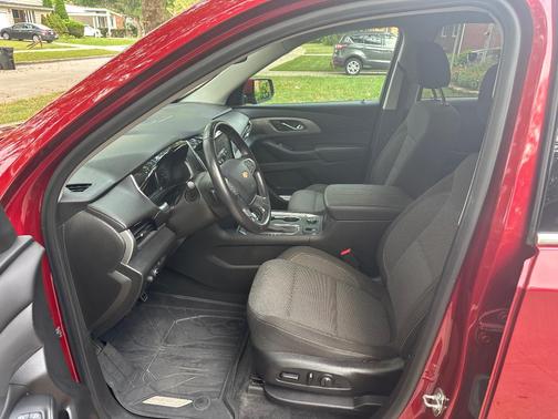 Red 2019 Chevrolet Traverse LT Cloth