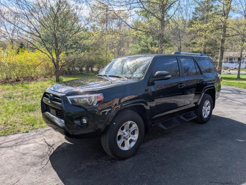 Black 2024 Toyota 4Runner SR5 Premium