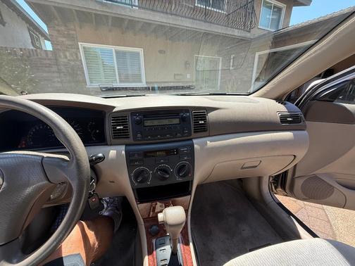 Beige 2005 Toyota Corolla LE