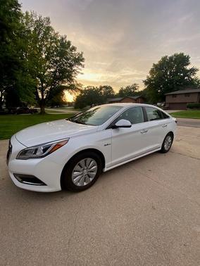 2016 Hyundai SONATA Hybrid SE