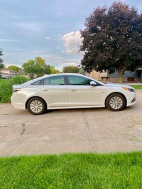2016 Hyundai SONATA Hybrid SE