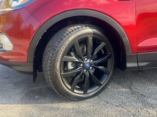 Red 2017 Ford Escape SE