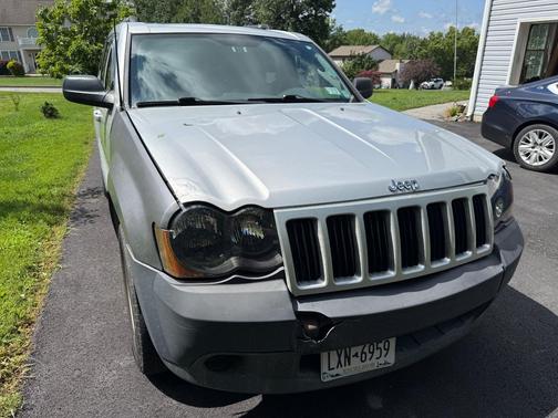 Silver 2007 Jeep Grand Cherokee Laredo