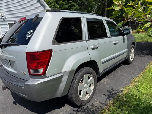 Silver 2007 Jeep Grand Cherokee Laredo