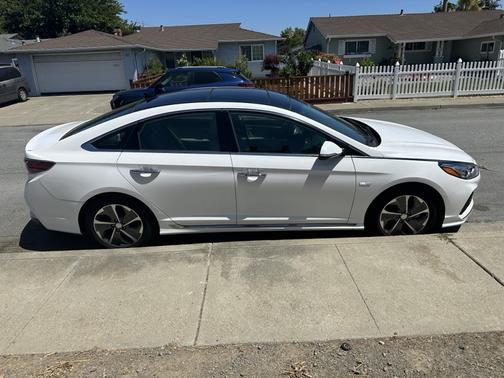 2018 Hyundai SONATA Hybrid Limited