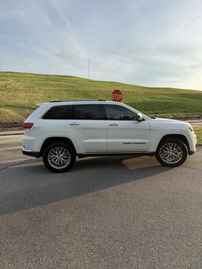 White 2018 Jeep Grand Cherokee Summit