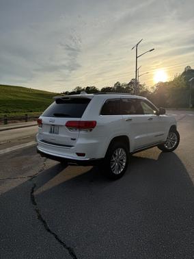 White 2018 Jeep Grand Cherokee Summit