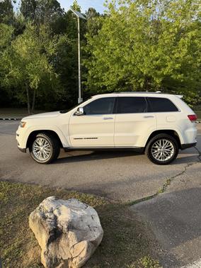 White 2018 Jeep Grand Cherokee Summit