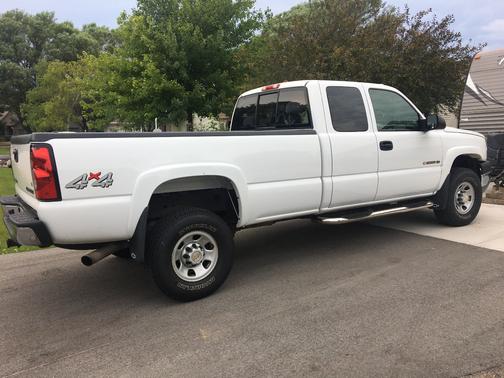 White 2005 Chevrolet Silverado 3500 LS Extended Cab