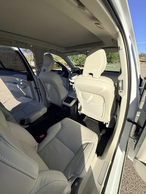 2025 Volvo XC90 Plug-In Hybrid T8 AWD Ultra 6-Seater