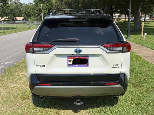 White 2022 Toyota RAV4 Hybrid XSE