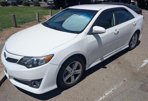 White 2012 Toyota Camry SE