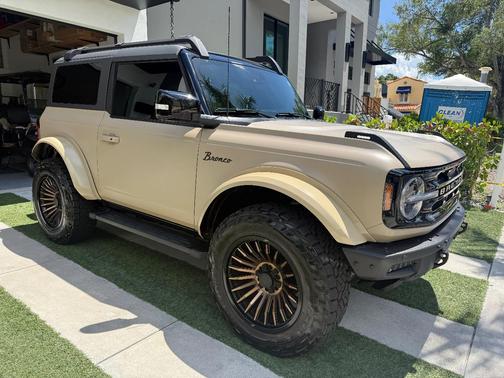Black 2023 Ford Bronco Outer Banks