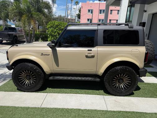 Black 2023 Ford Bronco Outer Banks