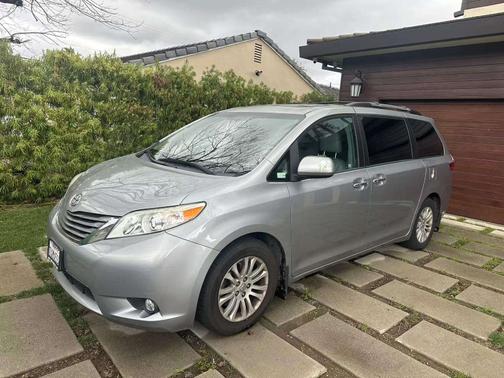 2017 Toyota Sienna XLE