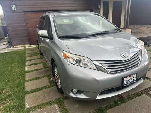 2017 Toyota Sienna XLE