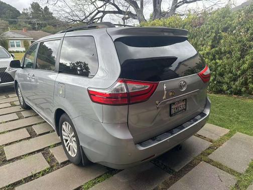 2017 Toyota Sienna XLE