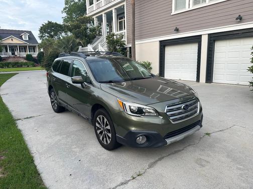 Green 2016 Subaru Outback 3.6R Limited