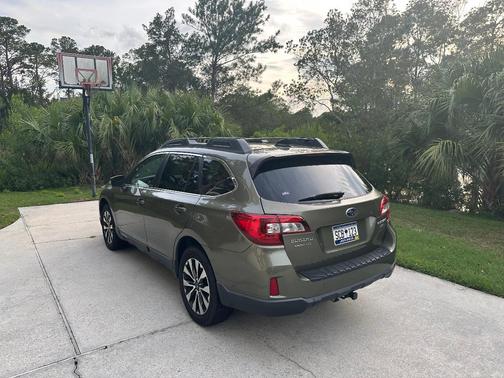 Green 2016 Subaru Outback 3.6R Limited