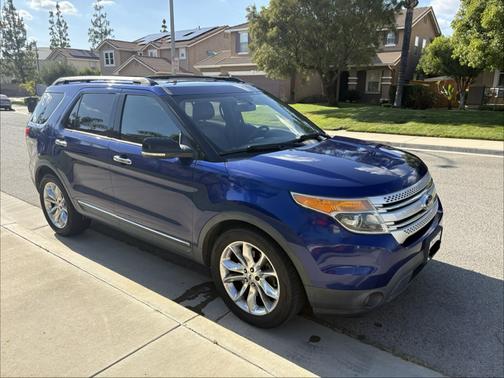 Blue 2014 Ford Explorer XLT