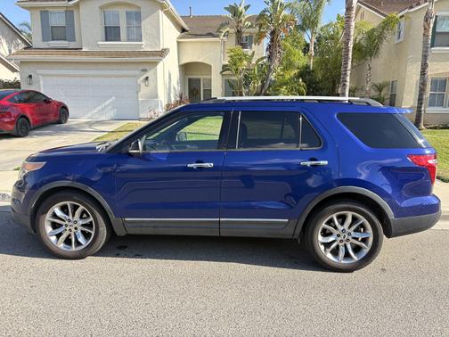 Blue 2014 Ford Explorer XLT