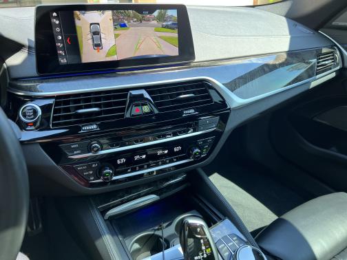 Photo 5 of 9 of 2019 BMW M550 i xDrive